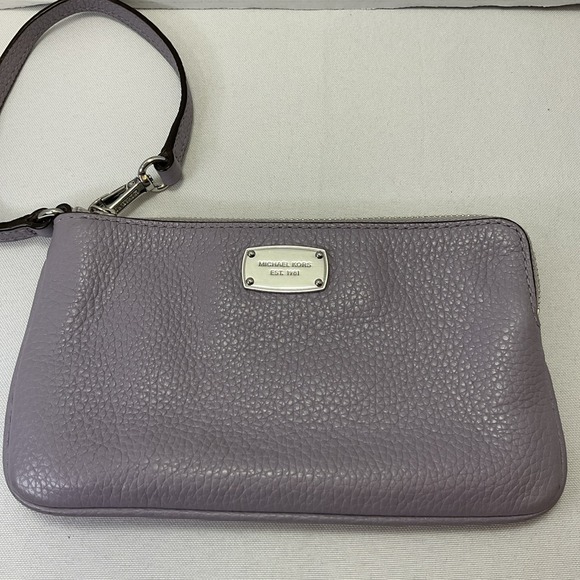 Michael Kors Jet Set Pebbled‎ Light Purple Lilac Top Zip Wristlet - Picture 1 of 8